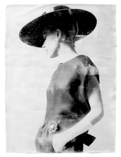 De Bonna - Donna con orecchino - 2025 - Photographie aux sels d’argent sur papier artisanal - 70,6 x 51,2 cm